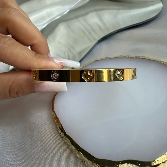 Stainless steel Gold Bracelet
Wedding jewelry - Picture 5 of 14